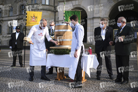 Fassbieranstich zum 491. Schützenfest in Hannover