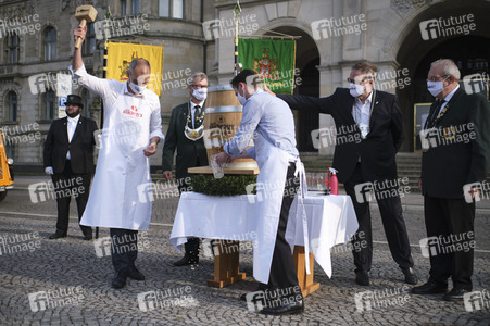 Fassbieranstich zum 491. Schützenfest in Hannover