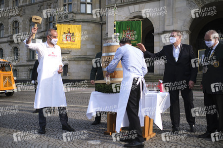 Fassbieranstich zum 491. Schützenfest in Hannover