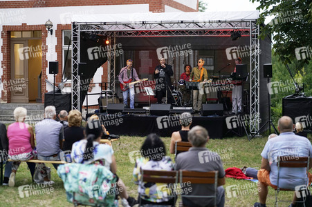 Picknickkonzert mit Ulli und die grauen Zellen in Werder