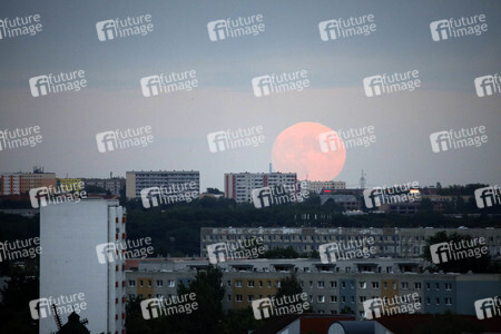 Vollmond über Halle