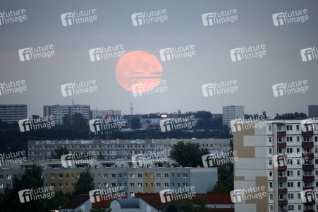 Vollmond über Halle