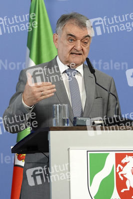 Pressestatement von Herbert Reul in Düsseldorf