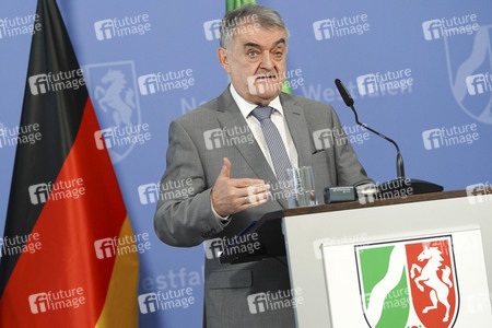 Pressestatement von Herbert Reul in Düsseldorf