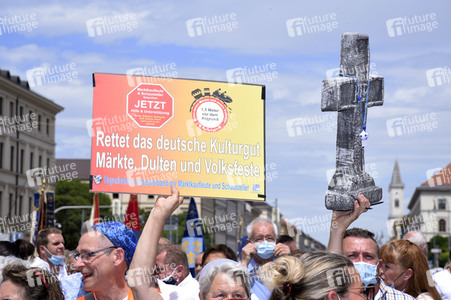 Schausteller-Kundgebung 'Rettet unsere Märkte und Volksfeste' in München