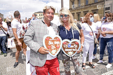 Schausteller-Kundgebung 'Rettet unsere Märkte und Volksfeste' in München