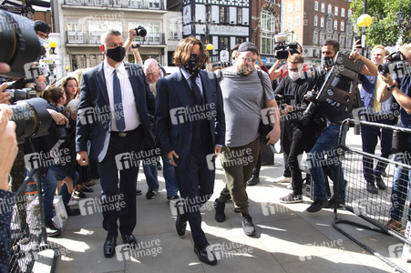 Johnny Depp vor dem High Court in London