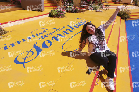 Natalie Röhle in der Unterhaltungsshow 'Immer wieder Sonntags' in Rust