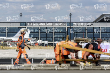 Vorfeld-Baustelle am Flughafen Berlin Brandenburg in Schönefeld