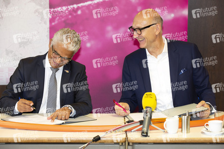 Unterzeichung einer Absichtserklärung der Telekom und der Stadt Bonn