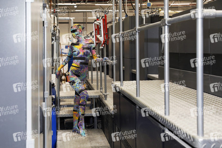 BodyArt Kunstperformance von Jörg Düsterwald mit Aktmodell in Hannover