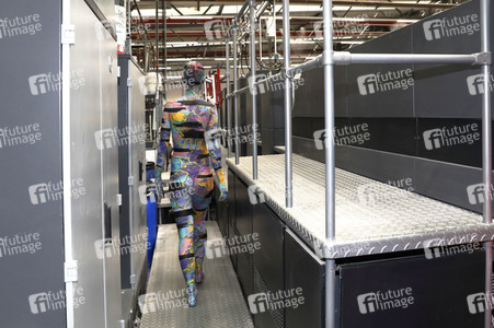 BodyArt Kunstperformance von Jörg Düsterwald mit Aktmodell in Hannover