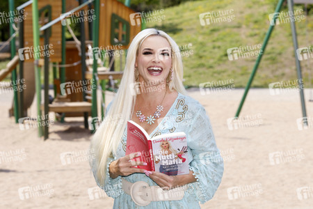 Buchpräsentation von Daniela Katzenberger in Köln