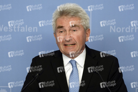 Pressekonferenz mit Andreas Pinkwart in Düsseldorf