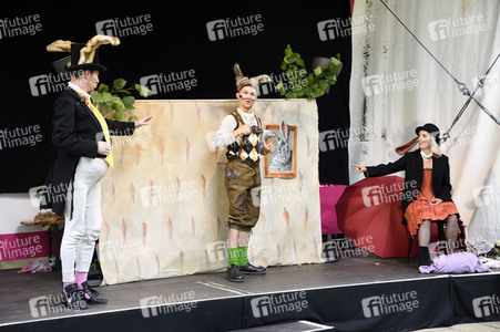 Theateraufführung 'Sängerkrieg der Heidehasen' in Haar