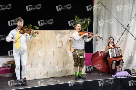 Theateraufführung 'Sängerkrieg der Heidehasen' in Haar