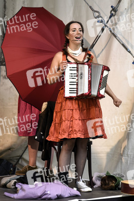 Theateraufführung 'Sängerkrieg der Heidehasen' in Haar