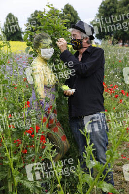 NATURE ART: Blumenwiese / Flower Meadow Bodypainting