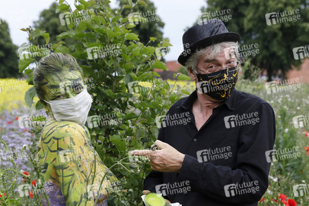 NATURE ART: Blumenwiese / Flower Meadow Bodypainting