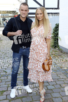 'Golden Things meets Pink Carpet' Pre-Closing Finissage in Hamburg