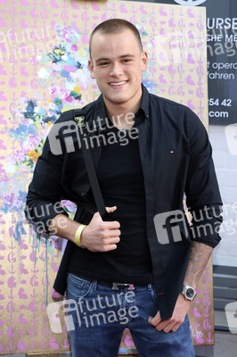 'Golden Things meets Pink Carpet' Pre-Closing Finissage in Hamburg