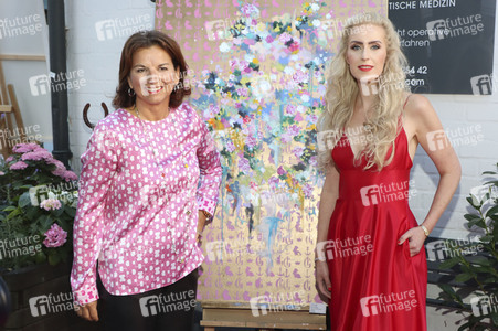 'Golden Things meets Pink Carpet' Pre-Closing Finissage in Hamburg