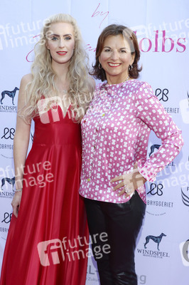 'Golden Things meets Pink Carpet' Pre-Closing Finissage in Hamburg