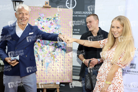 'Golden Things meets Pink Carpet' Pre-Closing Finissage in Hamburg