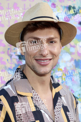 'Golden Things meets Pink Carpet' Pre-Closing Finissage in Hamburg