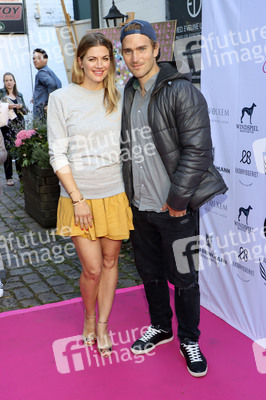 'Golden Things meets Pink Carpet' Pre-Closing Finissage in Hamburg