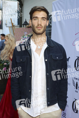 'Golden Things meets Pink Carpet' Pre-Closing Finissage in Hamburg