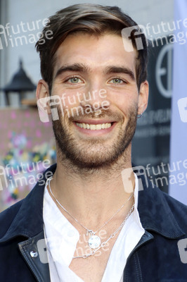 'Golden Things meets Pink Carpet' Pre-Closing Finissage in Hamburg