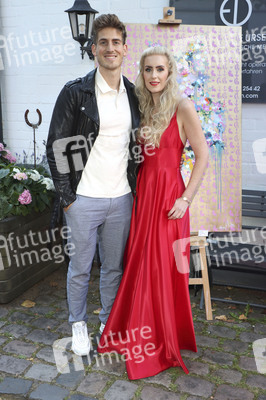 'Golden Things meets Pink Carpet' Pre-Closing Finissage in Hamburg