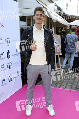 'Golden Things meets Pink Carpet' Pre-Closing Finissage in Hamburg