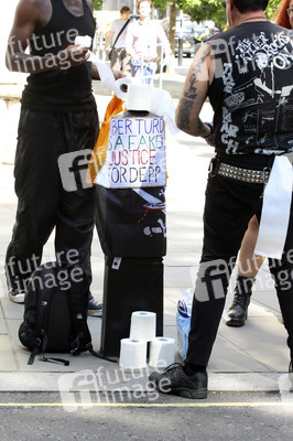 Johnny Depp vor dem High Court in London