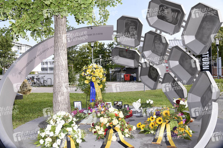 Kranzniederlegung die Opfer des Attentats am Olympia-Einkaufszentrum in München