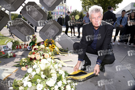 Kranzniederlegung die Opfer des Attentats am Olympia-Einkaufszentrum in München