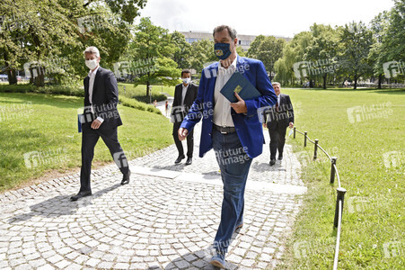 Pressekonferenz zum Schul-Digitalisierungsgipfel in München