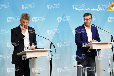 Pressekonferenz zum Schul-Digitalisierungsgipfel in München