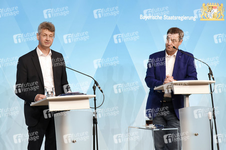 Pressekonferenz zum Schul-Digitalisierungsgipfel in München