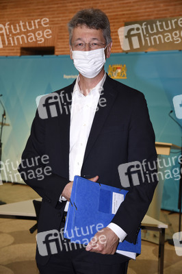 Pressekonferenz zum Schul-Digitalisierungsgipfel in München