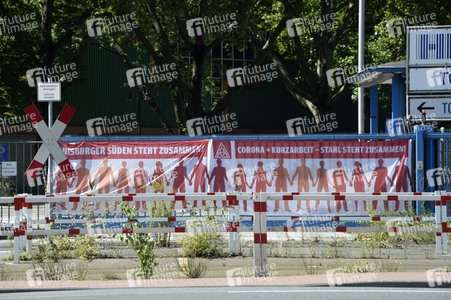 Plakate zur Solidarität der Stahlarbeiter in Duisburg