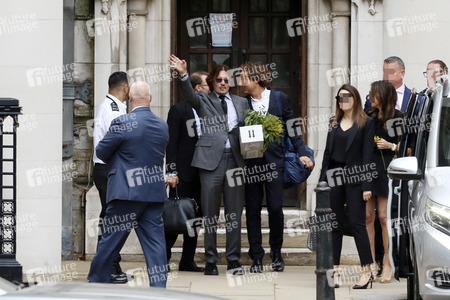 Johnny Depp vor dem High Court in London