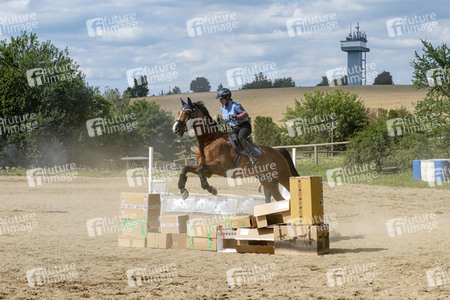 Ministerpräsident Michael Kretschmer zu Besuch bei Polizei-Reiterstaffel in Radeberg