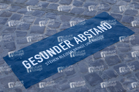 Symbolfoto Abstand halten