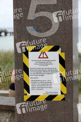 Symbolfoto Abstand halten