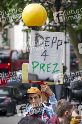 Johnny Depp vor dem High Court in London