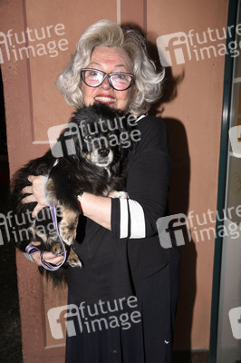 Veronika von Quast singt und spricht 'Bayerische G'schichten' in München