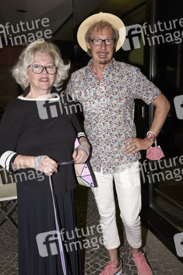 Veronika von Quast singt und spricht 'Bayerische G'schichten' in München