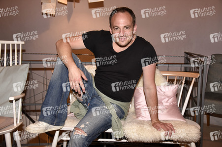 Veronika von Quast singt und spricht 'Bayerische G'schichten' in München